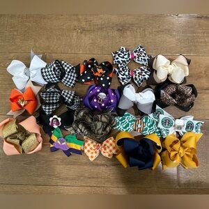 20 bow lot.  Thanksgiving, Starbucks, Mardi Gras, Dark color Lot